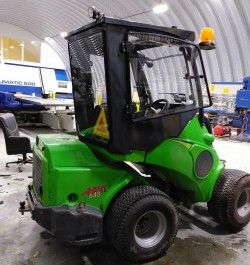 Металлическая кабина для минипогрузчика AVANT 640